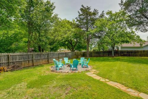 Taman di luar Pet-Friendly Mooresville Escape with Fenced Yard and Lake Access