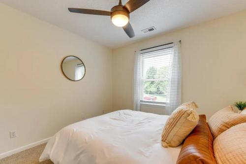 Katil atau katil-katil dalam bilik di Pet-Friendly Mooresville Escape with Fenced Yard and Lake Access