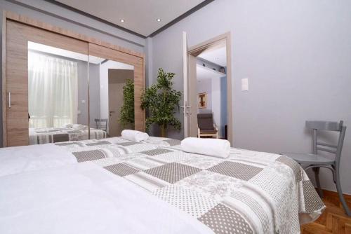 Iconic 2BD apt next to Historic center and metro