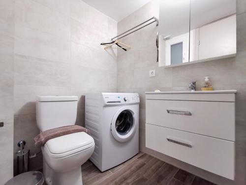 Iconic 2BD apt next to Historic center and metro