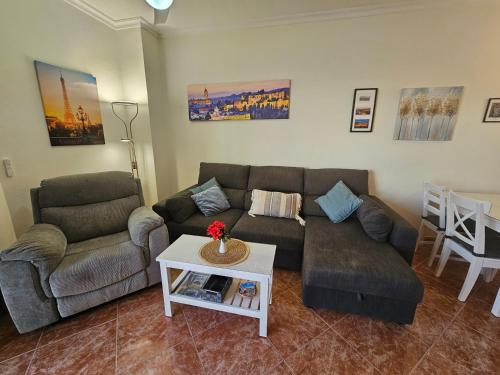 La Roca-Mediterráneo Views, 8th Floor-New Kitchen- POOL- Parking-Air Conditioning, Ceiling Fans & Free WIFI