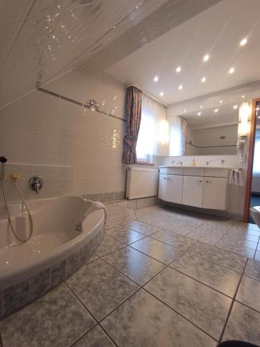 Koupelna v ubytování Hotel Garni Eschenbach