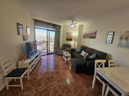 La Roca-Mediterráneo Views, 8th Floor-New Kitchen- POOL- Parking-Air Conditioning, Ceiling Fans & Free WIFI