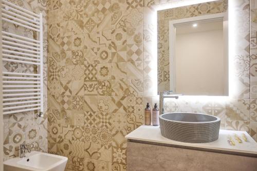 a bathroom with a sink and a mirror at Milan Retreats Porta Venezia Suites in Milan