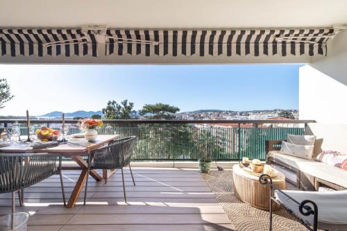Luxury 2-Br Apartment with Sea View Cannes