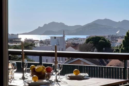 Luxury 2-Br Apartment with Sea View Cannes