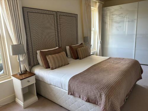 a bedroom with a large bed and a window at Horse & Hound in Delgany