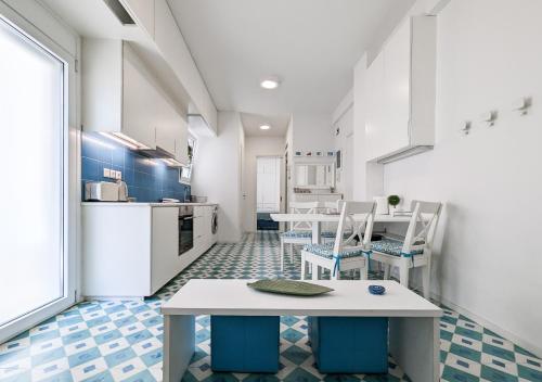 Dapur atau dapur kecil di Greek island styled 1BD apt 500m from the sea