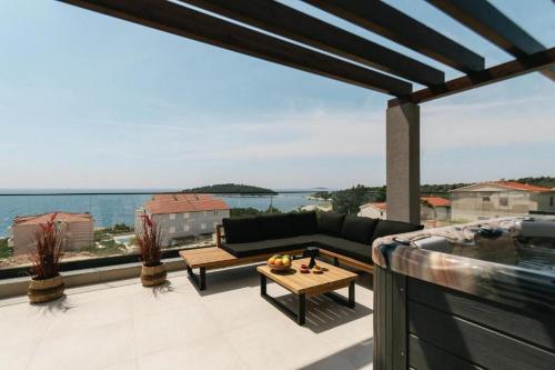 Modern,Stylish Exclusive Villa with Pool&Jacuzzi