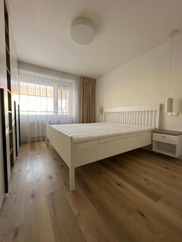 Postel nebo postele na pokoji v ubytování 2 izbový moderný byt centrum