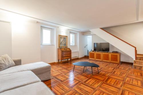 Trastevere San Calisto 3 BDR Apartment