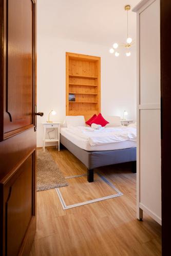 a bedroom with a bed in a room at Villa Marienhof in Annenheim