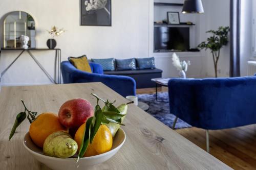 Photo de la galerie de l'établissement Grand T3 rue piétonne bureau et terrasse, à Angoulême