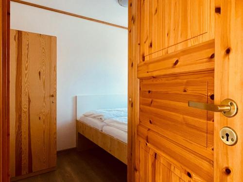 an open door to a bedroom with a bed at Ferienwohnung im Ferienresort Kulkwitzer See Leipzig in Leipzig