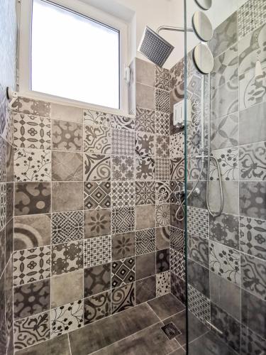 Charming 2BD apt next to metro station