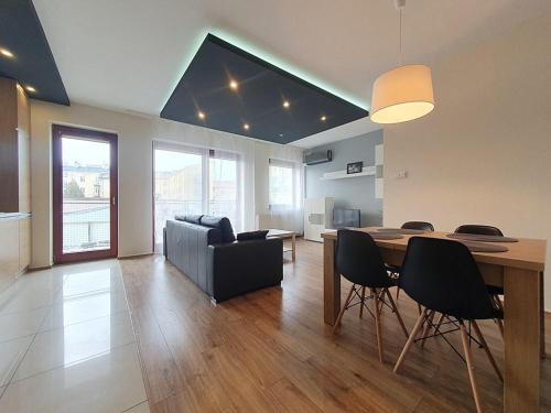 Apartamenty U Marynarza PROMENADA SOLNA 4A -Centrum Ścisłe Deptak ,Park -Garaż Podziemny-Best Restaurants in the Apartment-FAK VAT