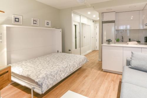 Postel nebo postele na pokoji v ubytování Brisare Mar - Apartamento para 4 personas a 1 min de la playa con piscina en Marbella