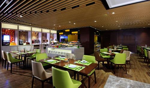 Restoran või mõni muu söögikoht majutusasutuses Hampton by Hilton Guangzhou Zhujiang New Town