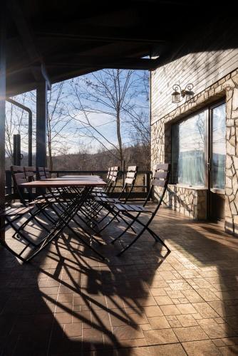 a picnic table and chairs on a patio at Casa Tisa in Băile Olăneşti