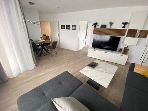 Μια τηλεόραση ή/και κέντρο ψυχαγωγίας στο Hindenburg Apartments