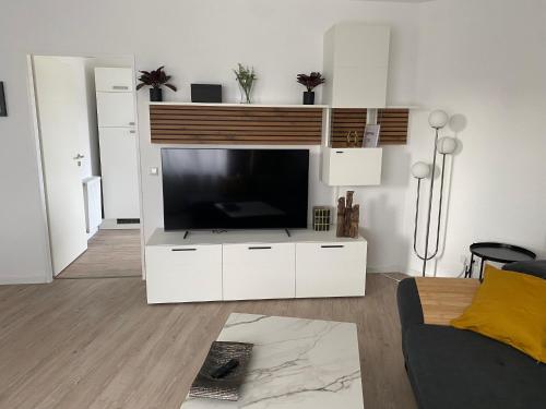 Μια τηλεόραση ή/και κέντρο ψυχαγωγίας στο Hindenburg Apartments