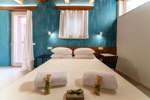 Ένα ή περισσότερα κρεβάτια σε δωμάτιο στο L'Organetto - Villa with Private Pool