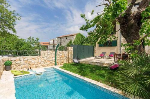 Rustical Vila Monspinosa