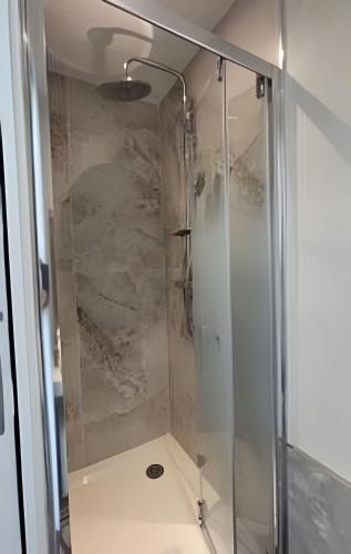 a shower with a glass door in a bathroom at Villa Nanni - Camera San Michele a pochi passi dalle Mura con parcheggio in Lucca