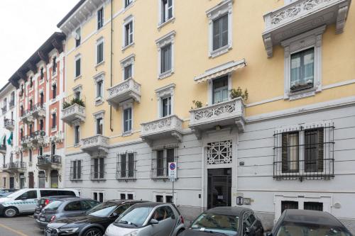 GuestHost - M3 Lodi Trendy Red Apartment