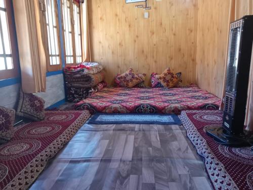 a room with a bed and a tv in it at Holiday Home shangharh in Shangarh