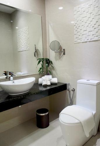 Ένα μπάνιο στο The Waterfront Hotel Kuching