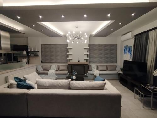 Гостиная зона в ARTica condo