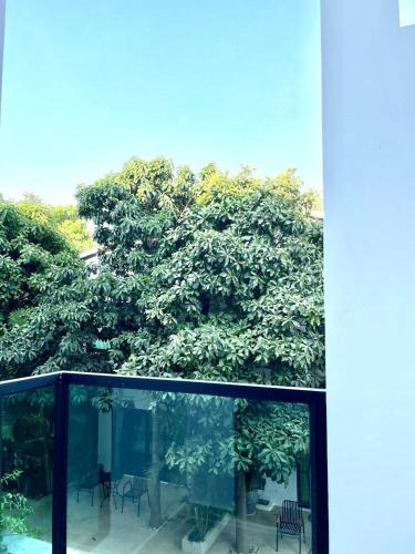 Taman di luar Raing Phnom Bungalow