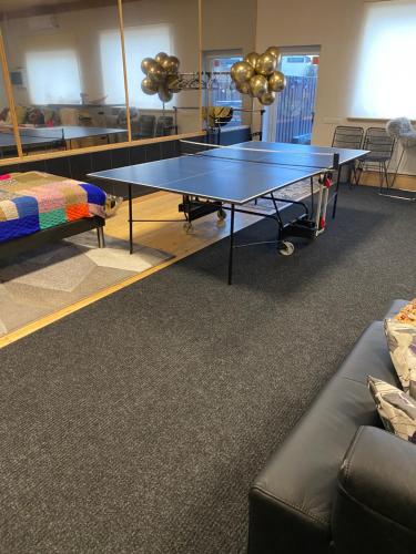 Instalaciones para jugar ping pong en The Workmans Palace o alrededores