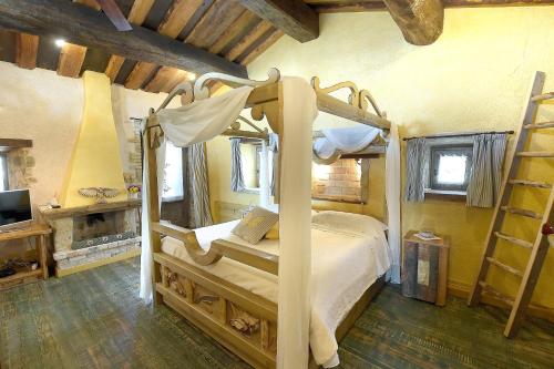a bedroom with a bunk bed and a fireplace at Luxury villa Colle dell'Asinello ,proprietari ,Villa In esclusiva near ORVIETO in Guardea