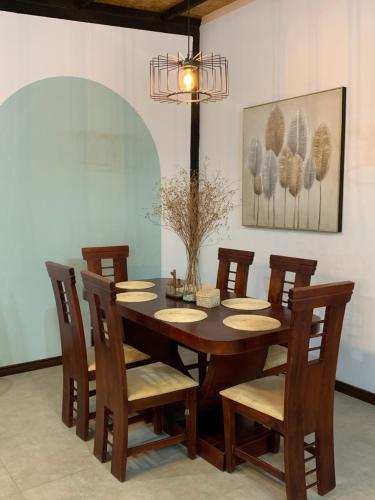 a dining room with a wooden table and chairs at Casa-Refugio Del Sol in Vilcabamba