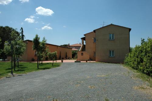 a large house with a driveway in front of it at Agriturismo L'Imposto in Pomarance