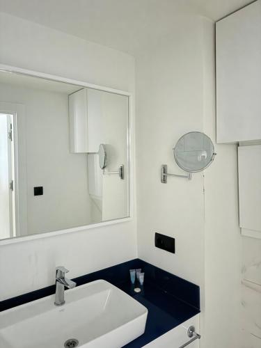 Ένα μπάνιο στο ORBI CITY ApartHotel