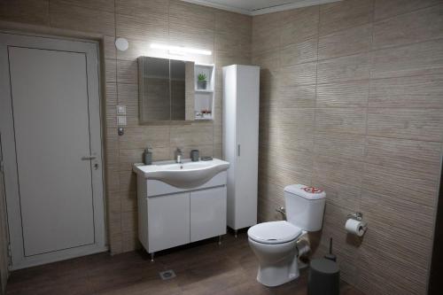 Ένα μπάνιο στο Green Yard House