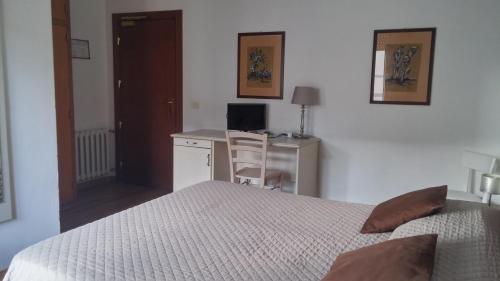 Ένα ή περισσότερα κρεβάτια σε δωμάτιο στο Hotel Ariston