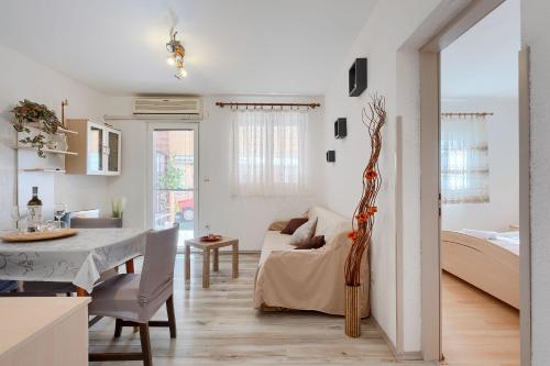 Bezauberndes Apartment mit beheiztem Privatpool, Grill, Babybett, Grill, WiFi