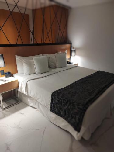 Postel nebo postele na pokoji v ubytování SuíteJr 29 Andar Hotel Nacional