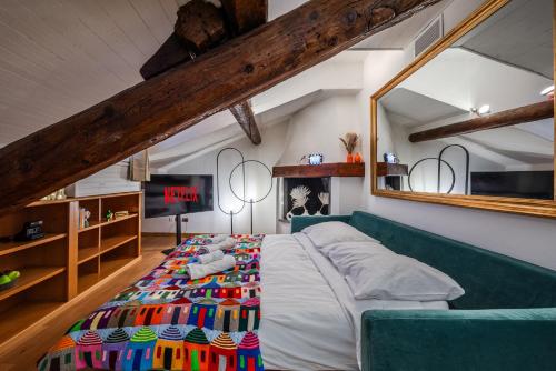 tHE Mirror Attic - Moscova Brera Milano