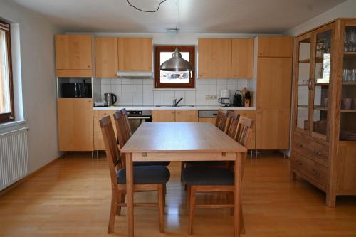 Kuchyň nebo kuchyňský kout v ubytování Ferienwohnung Allmein Top 2