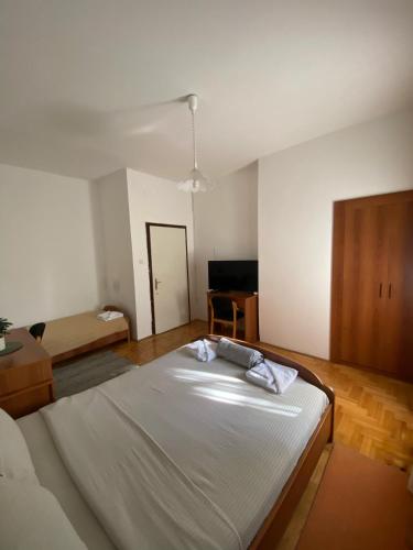 a bedroom with a large white bed in it at Hotel Vlasina - Vlasinsko jezero in Lujinska Mala