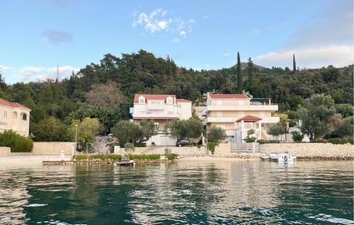 Three-Bedroom Apartment In Slano