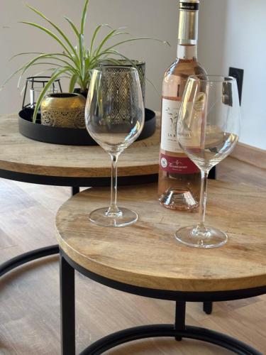 two wine glasses and a bottle on a table at Villa La Liberté in Arles-sur-Tech