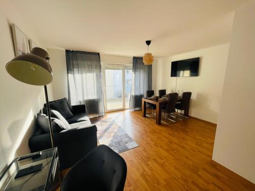 a living room with a couch and a table at Sonnige, zentralgelegene Wohnung in Pforzheim