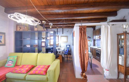 Gorgeous Apartment In Roma With Swimming Pool
