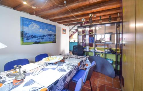 Gorgeous Apartment In Roma With Swimming Pool
